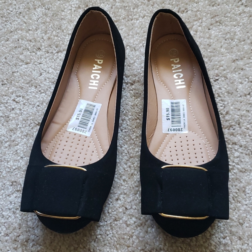 Black flats with a rose gold metal bow